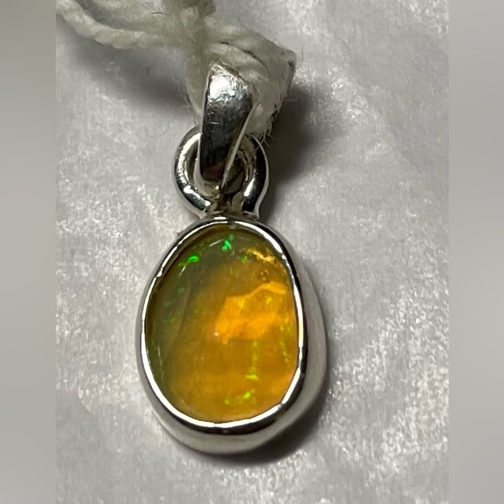 Ethiopian opal pendant - Picture 1 of 3
